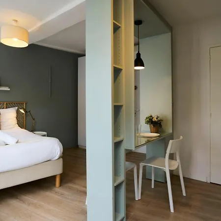 Train Station ליל