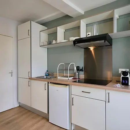 דירה Train Station