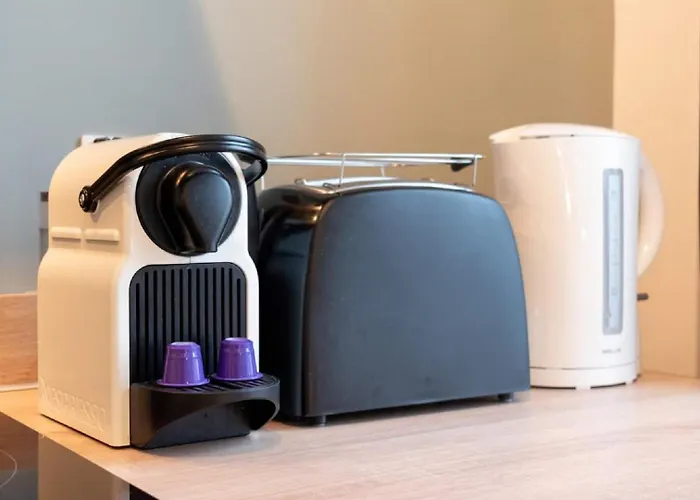 Train Station Apartment *