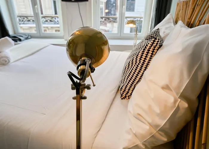 Train Station Apartment *