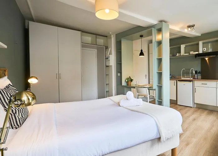 Train Station Apartment *